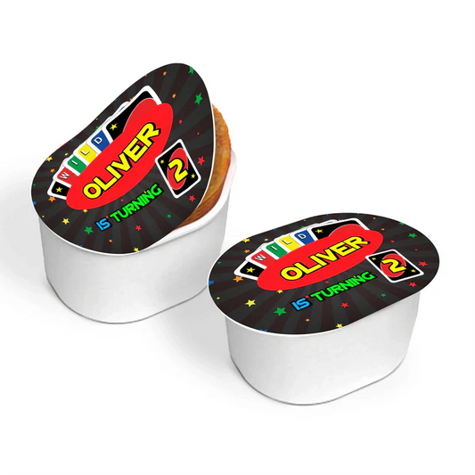 Uno mini Pringles label in yellow and green tones, custom text field, shown wrapped on small snack can